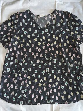 Woman’s Scrub Top XL